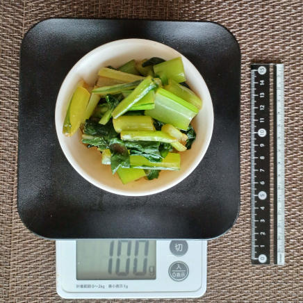 小鉢に多め盛付けた小松菜の辛子和え 100g