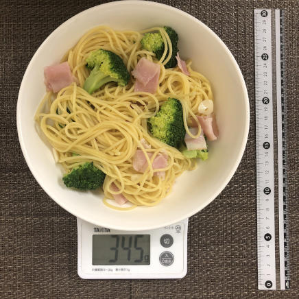 大皿1皿分・1人前のブロッコリーのパスタ