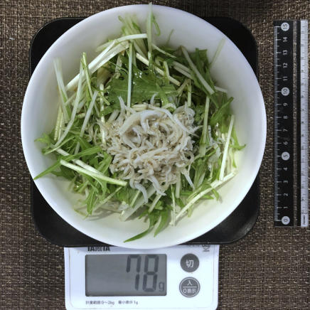 中皿1杯の水菜のサラダ 78g
