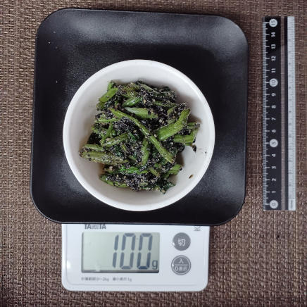 小鉢に入れた小松菜の胡麻和え 100g