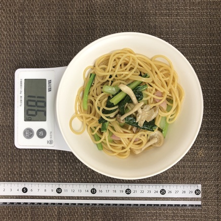 中皿1皿分の小松菜のパスタ