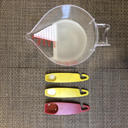 もやしスープお椀1杯分に使用した鶏がらスープ・塩・こしょう・ゴマ油