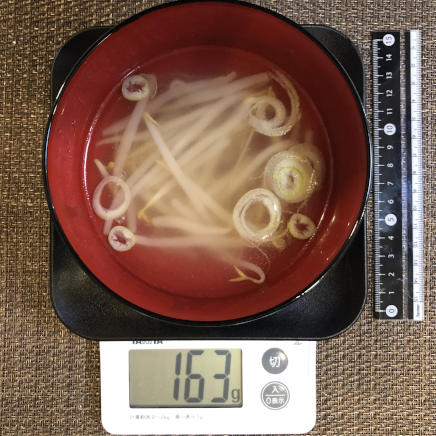 お椀1杯1人前163gのもやしスープ