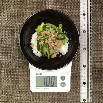 100g分のピーマン丼