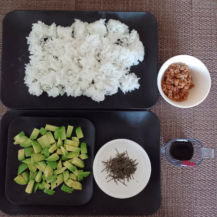 アボカド納豆丼の材料