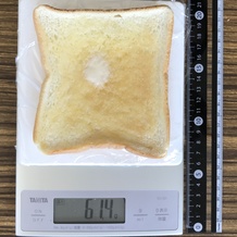 バナナを載せる前のトースト 61.4g