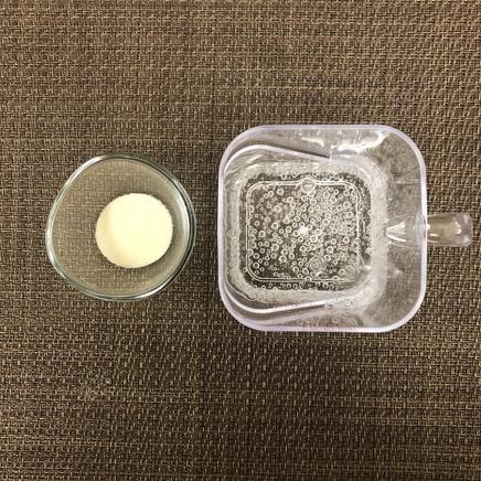 ゼリーカップ1杯分のサイダーゼリーに使った材料(サイダー・ゼラチン)