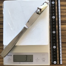 バターナイフですくったレーズンバター 3g