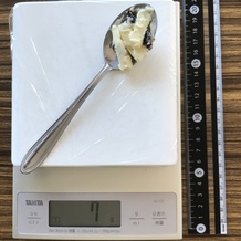 スプーンですくったレーズンバター 7g