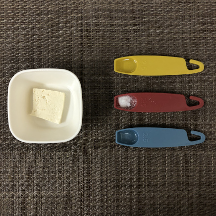 豆腐マヨネーズの材料(木綿豆腐・サラダ油・酢・塩)