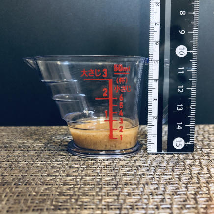 横から見た10gの味噌ドレッシング