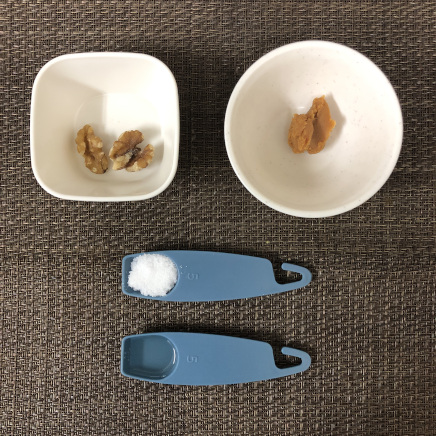 くるみ味噌の材料(くるみ・味噌・砂糖・みりん)