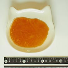 中華ドレッシング大匙1杯を小皿に拡げる