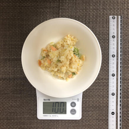 中皿100g分の鮭チャーハン100g
