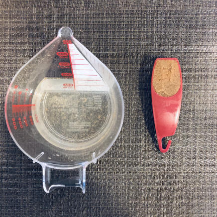 なすの味噌汁1杯分にした味噌17g・かつお昆布だし 160g