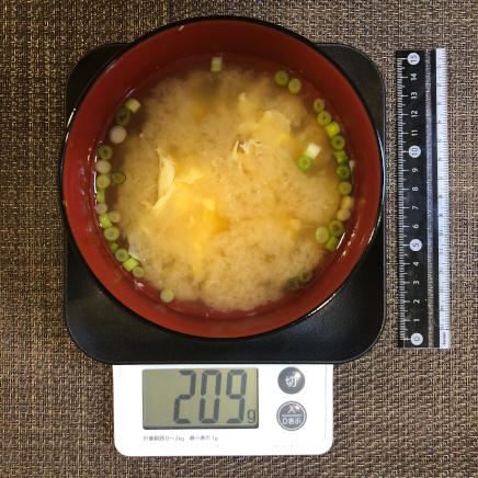 御椀1杯1人前の卵の味噌汁