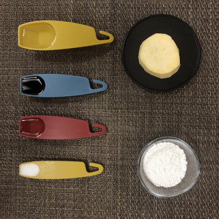 3個分のさつまいも団子の材料(さつまいも・白玉粉・砂糖・醤油・みりん・水)