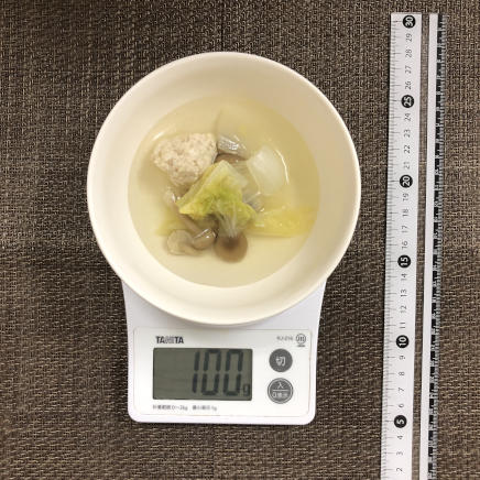 100g分の鶏肉団子スープ