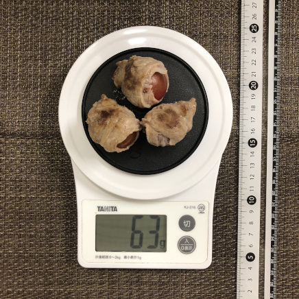 丸平皿1枚・3個分のミニトマトの肉巻き