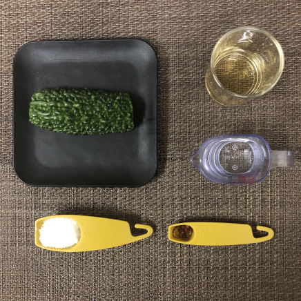 ゴーヤのピクルスの材料(ゴーヤ・砂糖・唐辛子・酢・水)