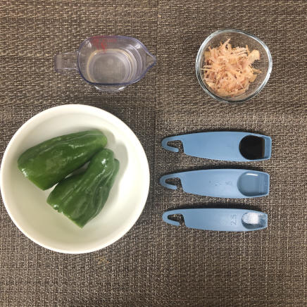 小皿1皿・1人前のピーマンのおひたしの材料(ピーマンのおひたし)