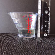 横から見たサラダ油(12g)