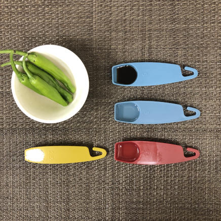 4本分・1人前のししとうの甘辛炒めの材料(ししとう・醤油・砂糖・みりん・サラダ油)
