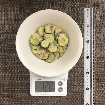 中皿1皿分・1人前のズッキーニのチーズ焼き