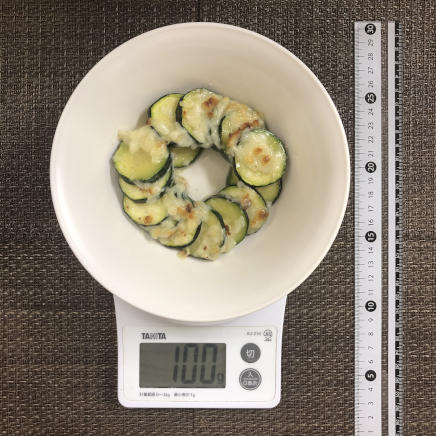100g分のズッキーニのチーズ焼き