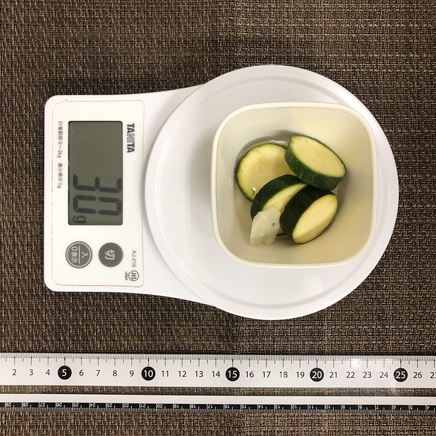 豆皿1皿分のズッキーニのピクルス