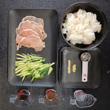 生ハムユッケ丼の材料