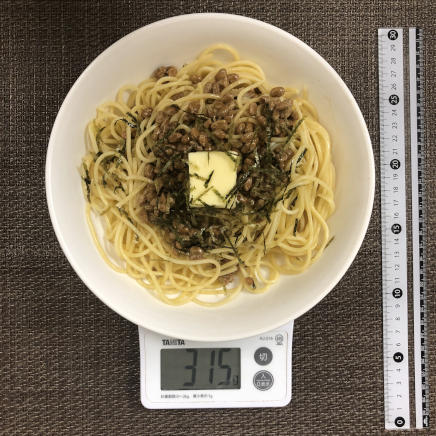 大皿1皿・1人前の納豆バター醤油パスタ