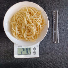 茹でたスパゲッティ 240g