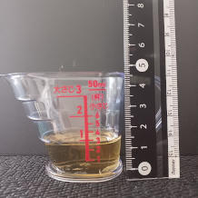 横から見た大匙1（12g）のオリーブオイル