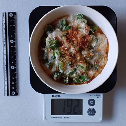 中皿に盛付けたオクラ長芋 192g