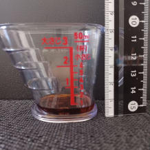 横から見た小匙1（3g）のめんつゆ