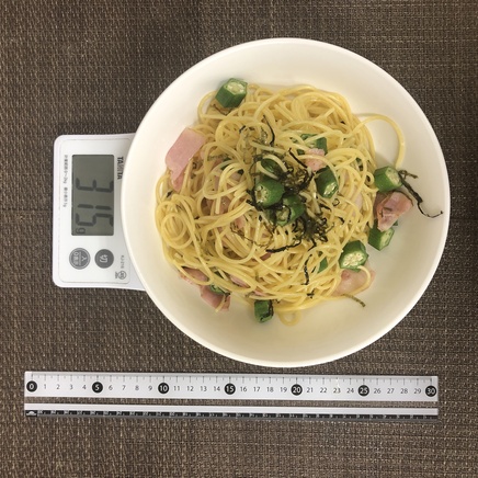 大皿1皿分のオクラとベーコンのパスタ