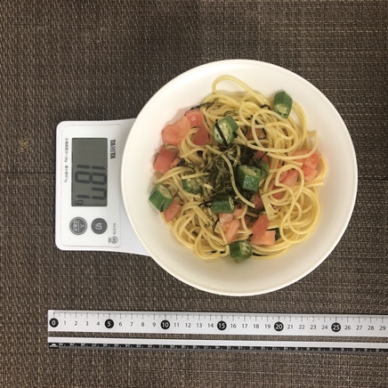 中皿1皿分のオクラトマトパスタ