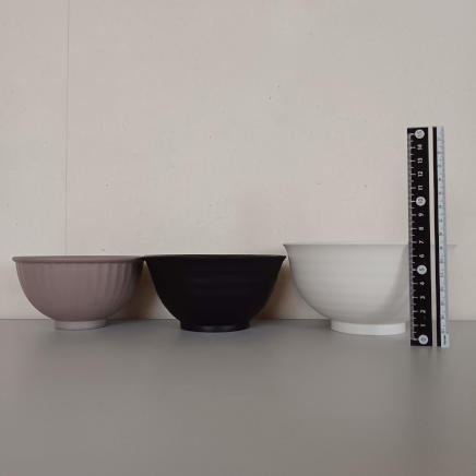 使用した器・左から茶碗(中)・茶碗(大)・丼ぶり