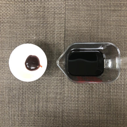 大どんぶり1杯分のキムチうどんに使った材料(めんつゆ、コチュジャン)