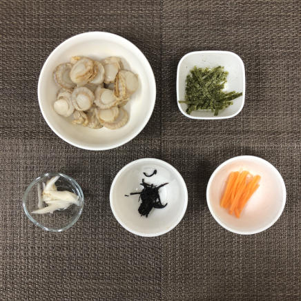 ホタテの炊き込みご飯の材料(ホタテ・海苔・ごぼう・ひじき・人参)