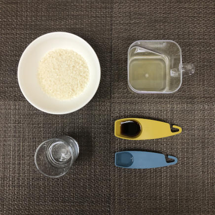 ホタテの炊き込みご飯の材料・調味料(米・かつお昆布だし・水・醤油・日本酒)