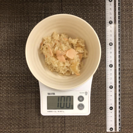100g分の鮭の炊き込みご飯