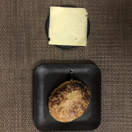 1個分のチーズハンバーグの材料(ハンバーグ・プロセスチーズ)