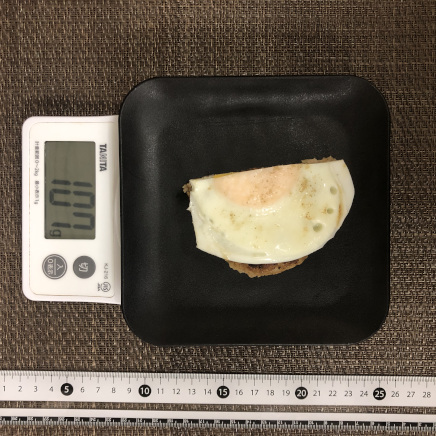 約1/2個分の目玉焼きハンバーグ107g