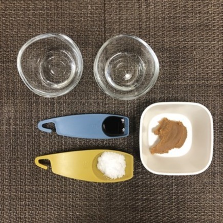 大皿1皿・1人前の味噌焼きそばの調味料(味噌・醤油・砂糖・みりん・日本酒)