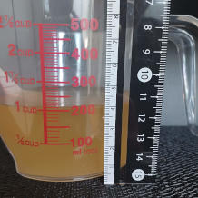 横から見た1カップ(200g)の洋風だし