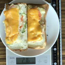 ポテトサラダトースト(半分に切った) 216g