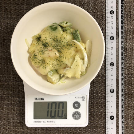 100g分のエビとアボカドのグラタン