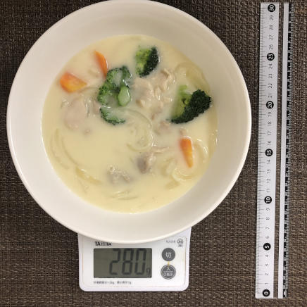 大皿1皿・1人前の鶏肉とブロッコリーのシチュー